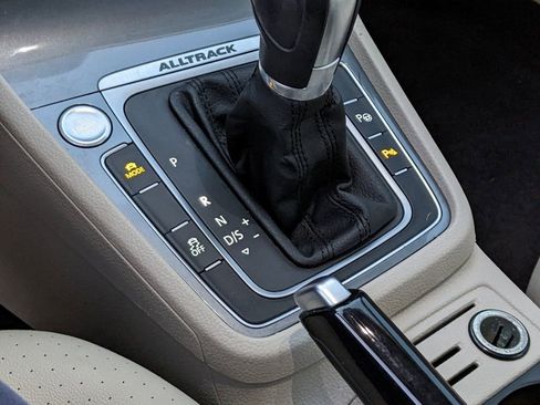 Used 2017 Volkswagen Golf Alltrack image 20