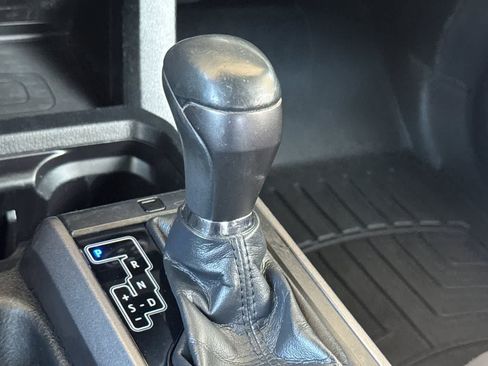 Used 2019 Toyota Tacoma TRD Off-Road w/ Technology Package AWD/4WD image 22