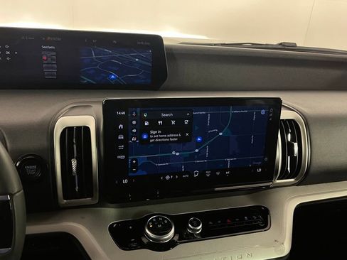 Used 2025 Ford Expedition Active image 14