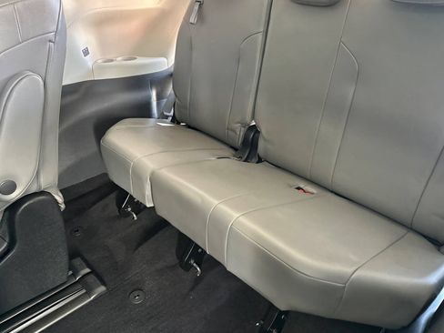 Used 2022 Toyota Sienna XLE w/ XLE Plus Package FWD image 16