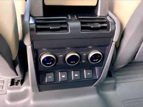 Used 2020 Land Rover Defender 110 SE image 33