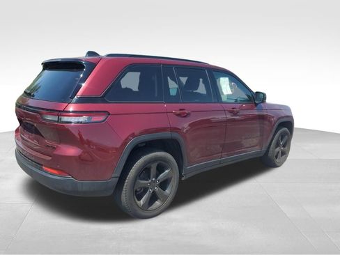 Used 2023 Jeep Grand Cherokee Limited w/ Black Appearance Package AWD/4WD image 7
