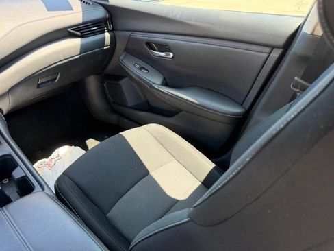 Used 2025 Nissan Sentra SV FWD image 15