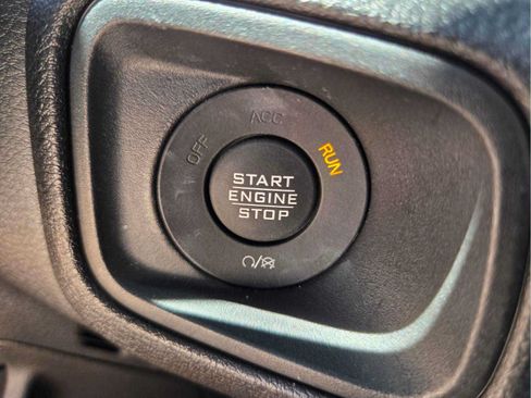 Used 2025 Jeep Wrangler Sport AWD/4WD image 29