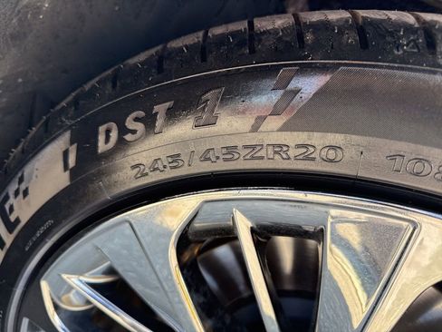 Used 2018 Lexus LS 500h w/ Luxury Package image 34