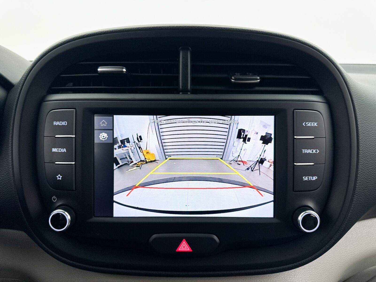 Used 2025 Kia Soul LX w/ LX Technology Package FWD image 10