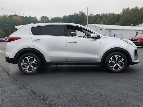 Used 2022 Kia Sportage LX image 2