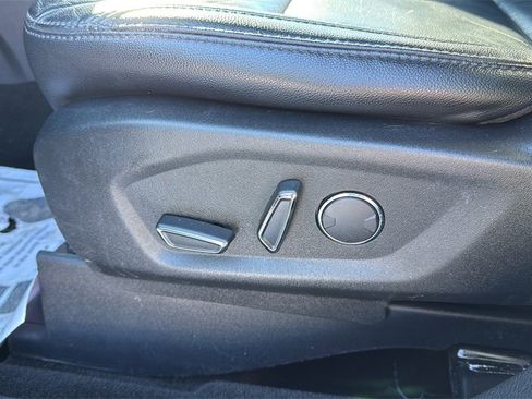 Used 2017 Ford Explorer XLT w/ Equipment Group 202A image 29