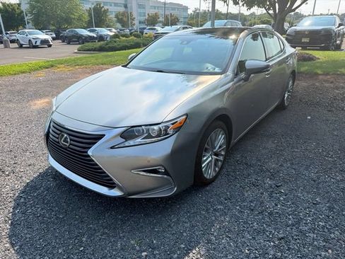 Used 2016 Lexus ES 350 w/ Luxury Package w/Wood Trim FWD image 3