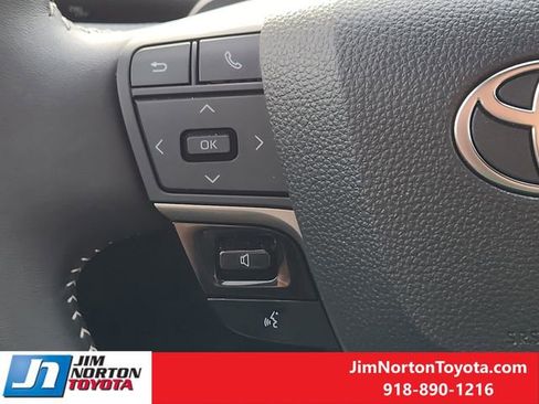 Used 2025 Toyota Camry SE image 30