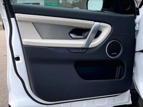 Used 2025 Land Rover Discovery Sport Dynamic SE image 21