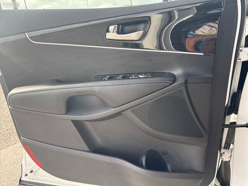 Used 2019 Kia Sorento S image 45