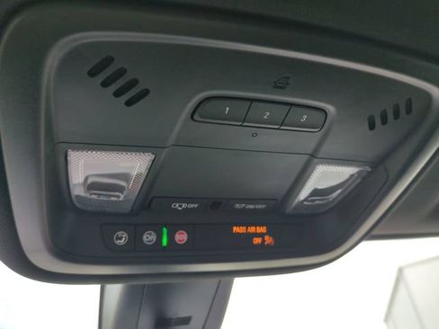 Used 2023 Chevrolet Traverse RS FWD image 24