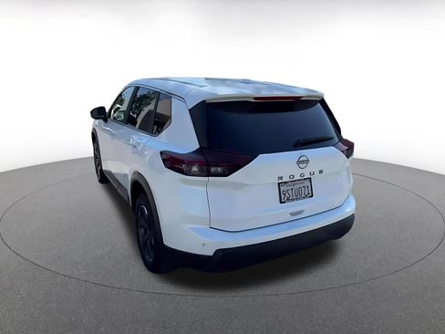 Used 2025 Nissan Rogue SV FWD image 11