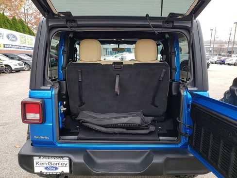 Used 2022 Jeep Wrangler Willys image 13