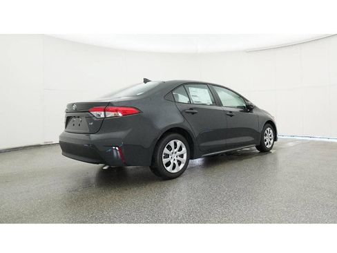 Used 2025 Toyota Corolla LE FWD image 31