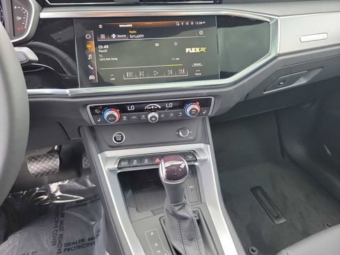 New 2025 Audi Q3 2.0T Premium image 23