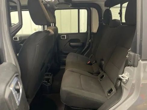 Used 2021 Jeep Gladiator Sport image 11