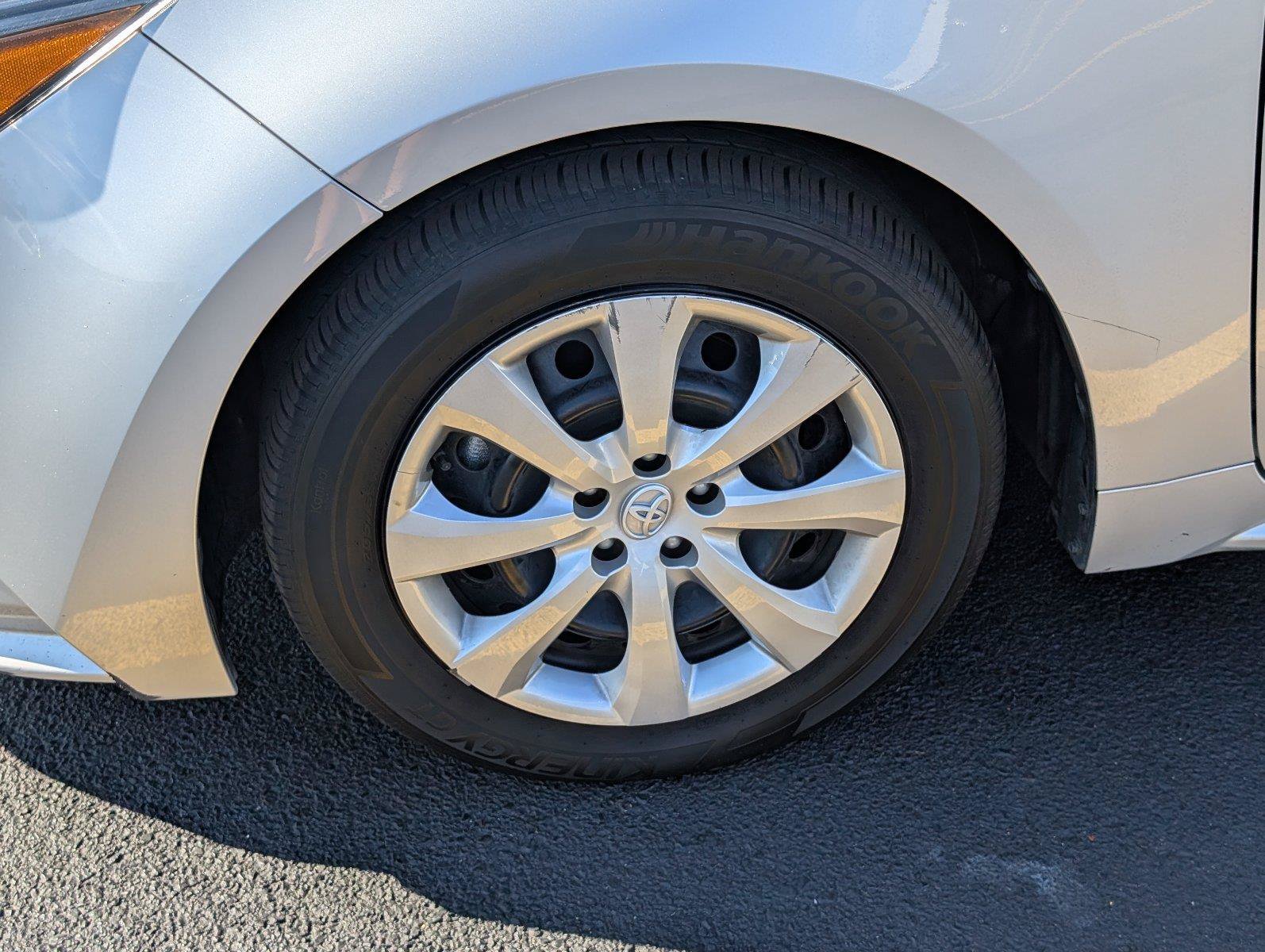 Used 2025 Toyota Corolla LE FWD image 11