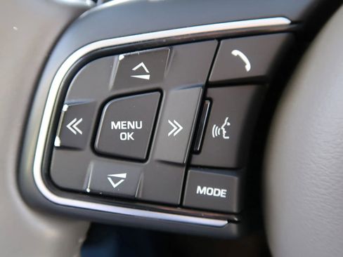 Used 2017 Jaguar XF Prestige image 39