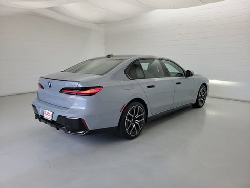 Used 2026 BMW 740i xDrive AWD/4WD image 5