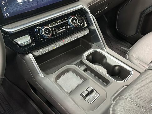 Used 2025 GMC Sierra 3500 Denali w/ Denali Reserve Package image 33