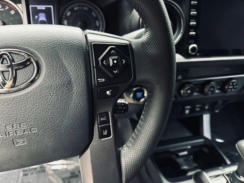 Used 2020 Toyota Tacoma TRD Off-Road AWD/4WD image 30