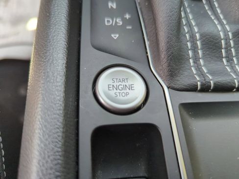 Used 2022 Volkswagen Atlas Cross Sport SE FWD image 39