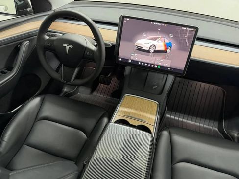 Used 2024 Tesla Model Y Long Range AWD/4WD image 32