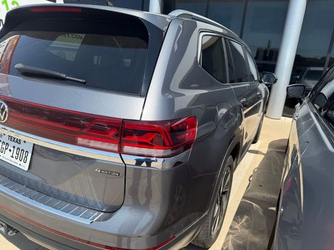 Used 2024 Volkswagen Atlas SEL AWD/4WD image 6