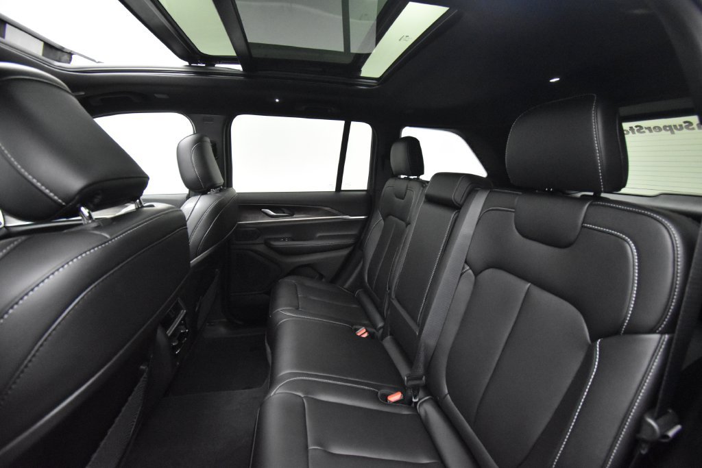 New 2027 Jeep Grand Cherokee Limited AWD/4WD image 36