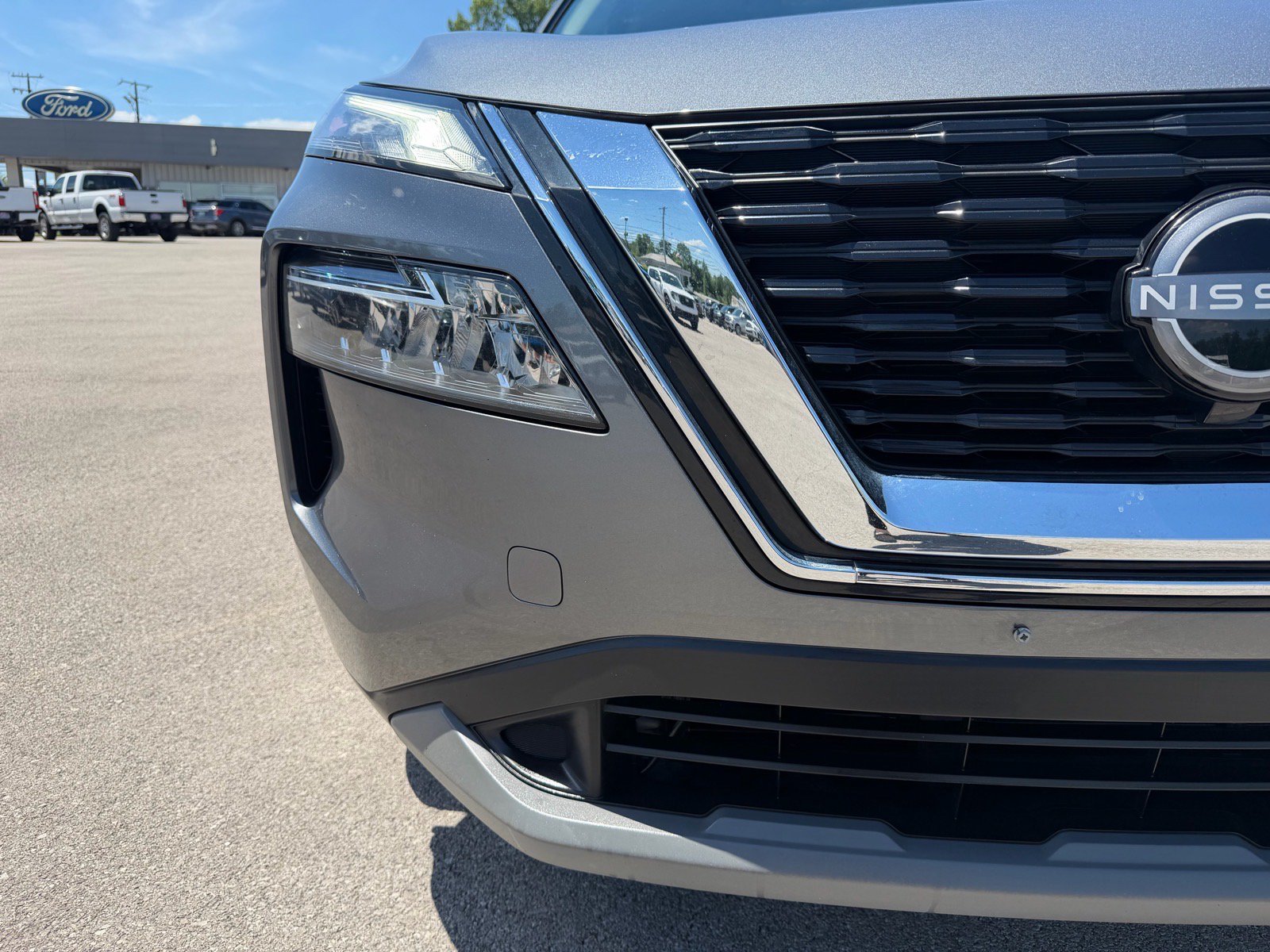 Used 2023 Nissan Rogue SV AWD/4WD image 5