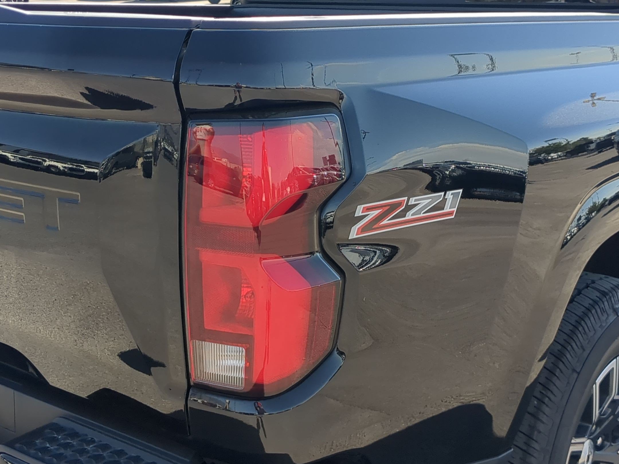 Used 2023 Chevrolet Colorado Z71 w/ Z71 Convenience Package 2 AWD/4WD image 11