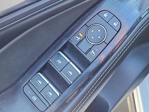 Used 2023 Nissan Rogue SL w/ SL Premium Package image 22