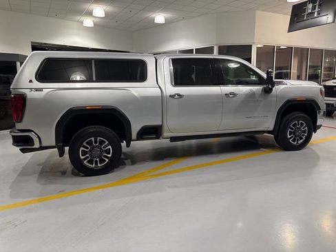 Used 2021 GMC Sierra 2500 SLT w/ SLT Preferred Package image 9