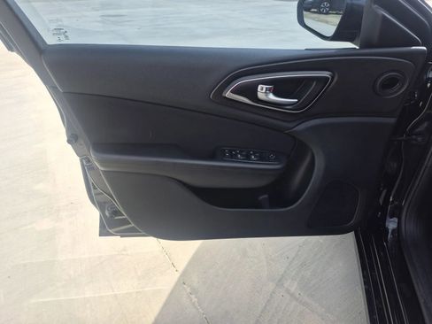 Used 2016 Chrysler 200 LX FWD image 11