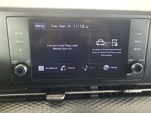 Used 2022 Kia Carnival LX image 18