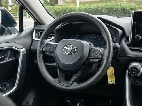 Used 2024 Toyota RAV4 LE AWD/4WD image 12