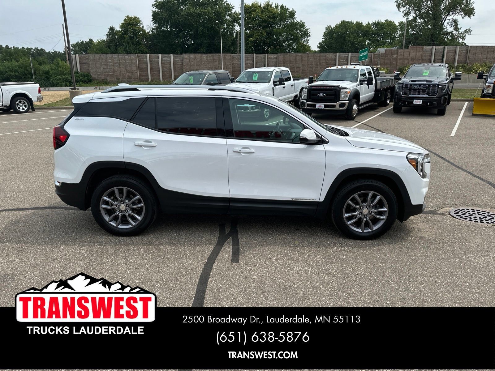 Used 2024 GMC Terrain SLT AWD/4WD image 5