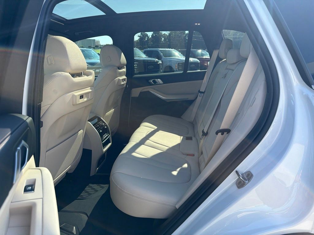 Used 2019 BMW X5 xDrive40i AWD/4WD image 14
