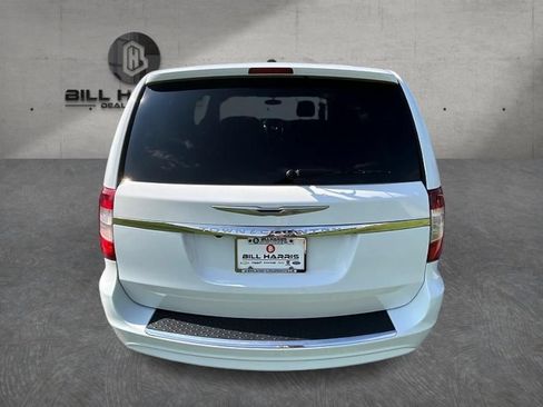 Used 2016 Chrysler Town & Country Touring w/ Driver Convenience Group FWD image 7