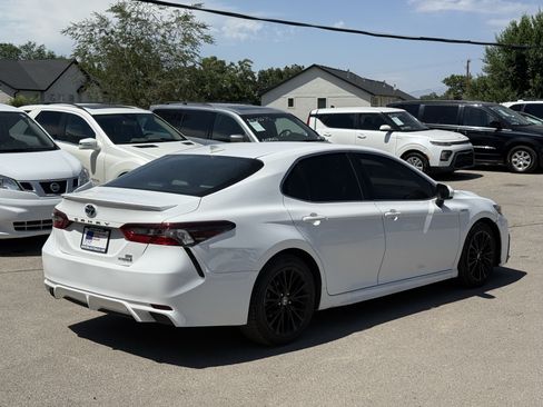 Used 2021 Toyota Camry SE FWD image 4