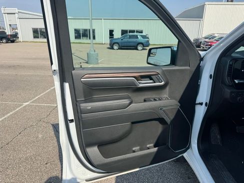 Used 2025 Chevrolet Silverado 1500 LT AWD/4WD image 13