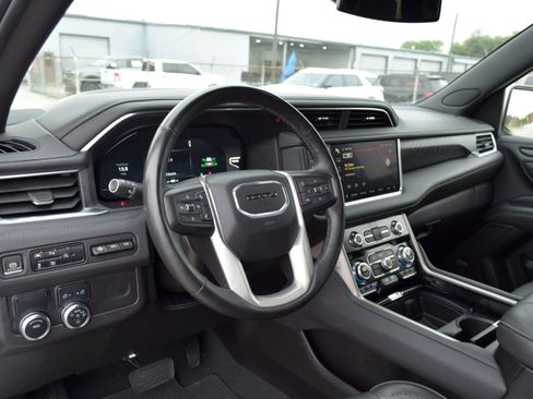 Used 2024 GMC Yukon XL Denali RWD image 17