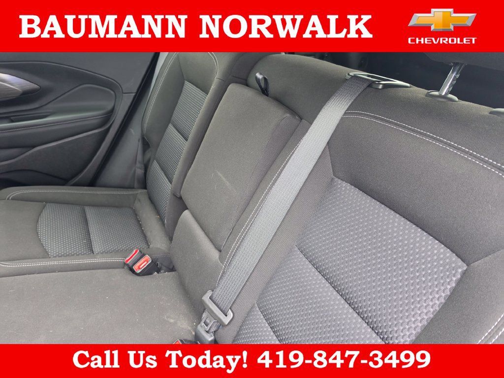 Used 2024 GMC Terrain SLE w/ Driver Convenience Package FWD image 24