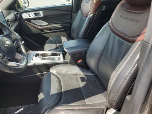 Used 2020 Ford Explorer Platinum w/ Premium Technology Package AWD/4WD image 17