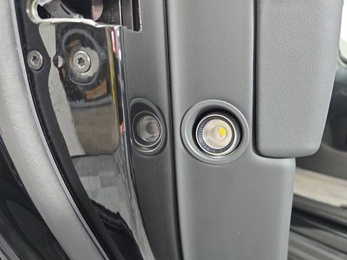 Used 2024 Rivian R1S Adventure AWD/4WD image 32