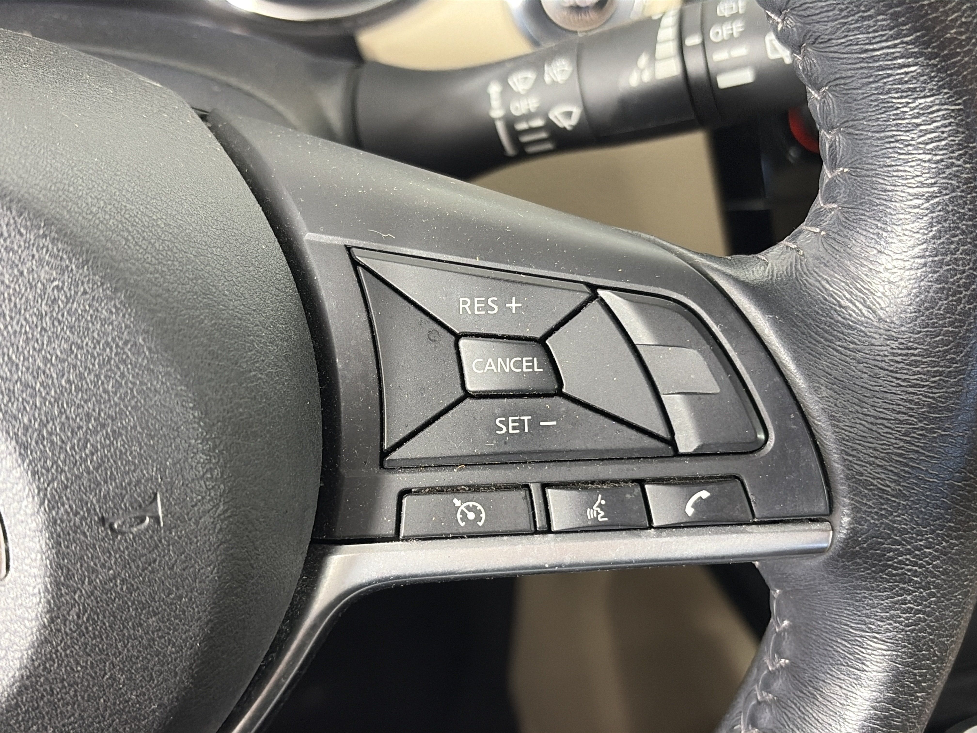 Used 2018 Nissan Rogue SV FWD image 35