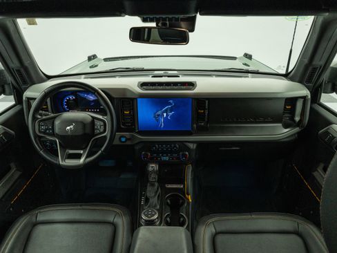 Used 2023 Ford Bronco Badlands image 2