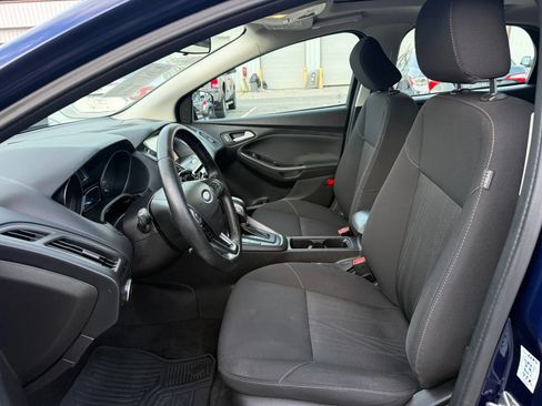 Used 2017 Ford Focus SEL w/ Cold Weather Package FWD image 2